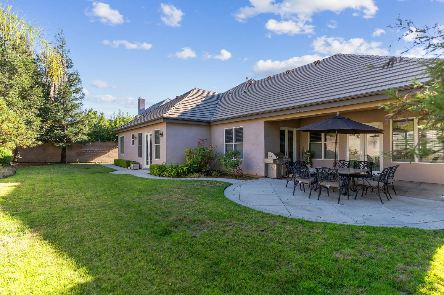 10788 N Golden Eagle Dr, Fresno, CA 93730