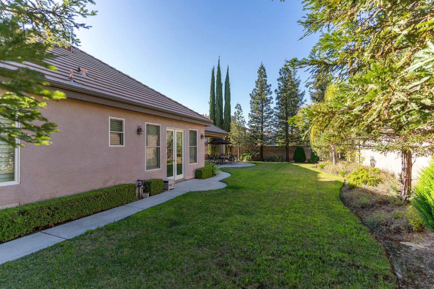10788 N Golden Eagle Dr, Fresno, CA 93730