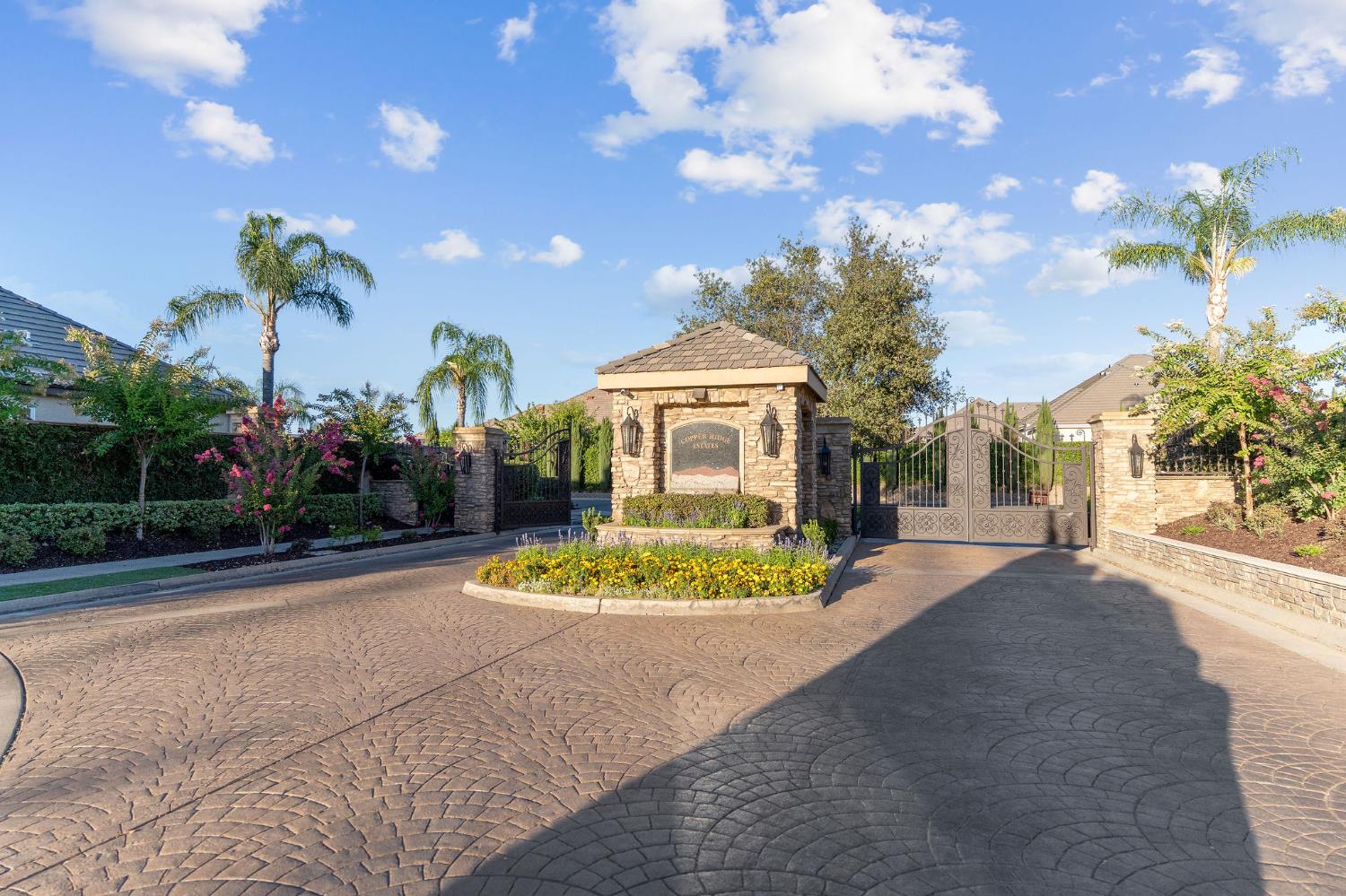 10788 N Golden Eagle Dr, Fresno, CA 93730