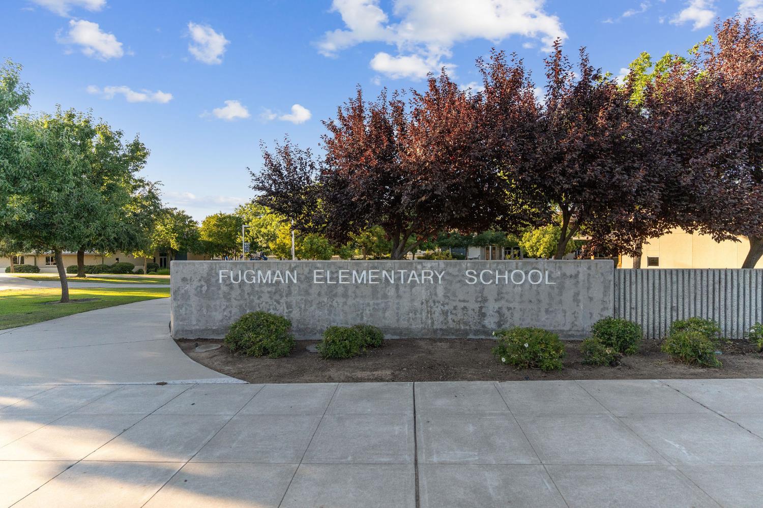 10788 N Golden Eagle Dr, Fresno, CA 93730