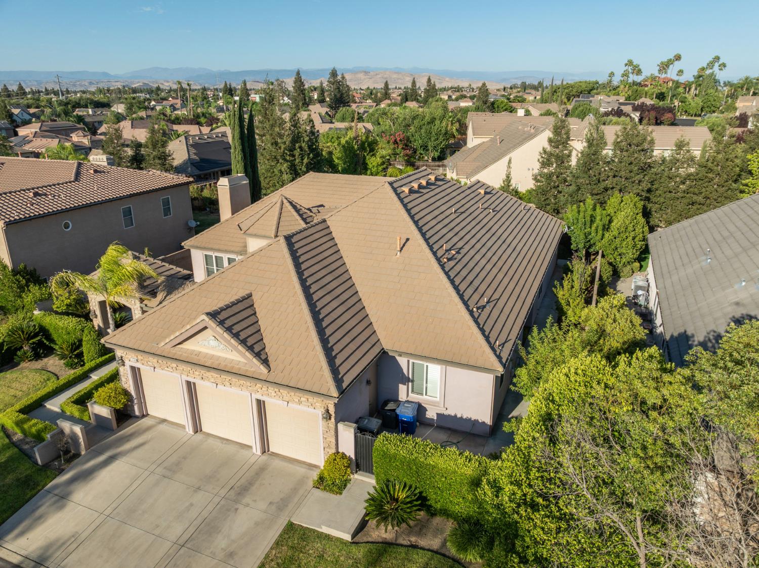 10788 N Golden Eagle Dr, Fresno, CA 93730