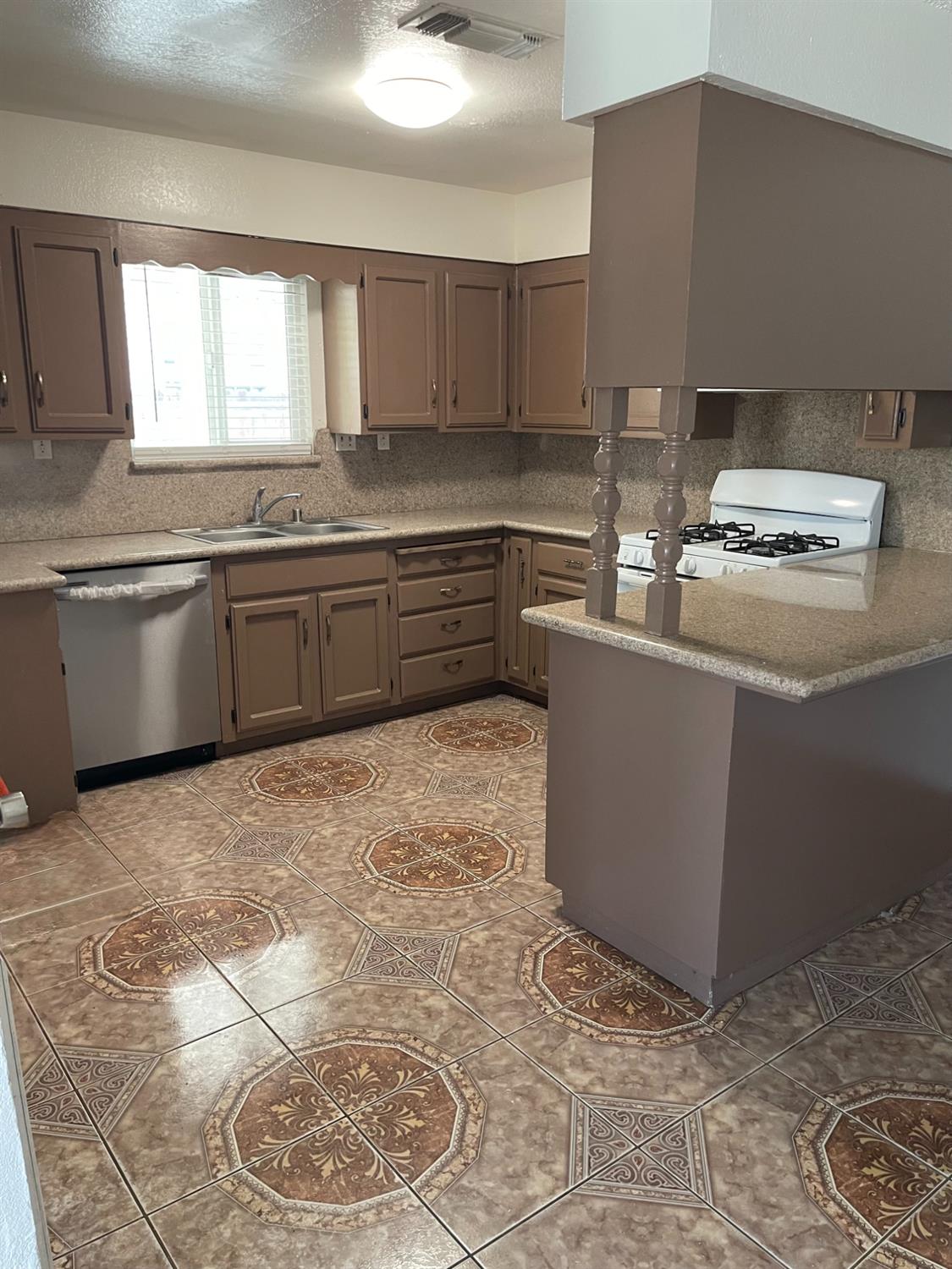 917 Sherman Ave, Corcoran, CA 93212