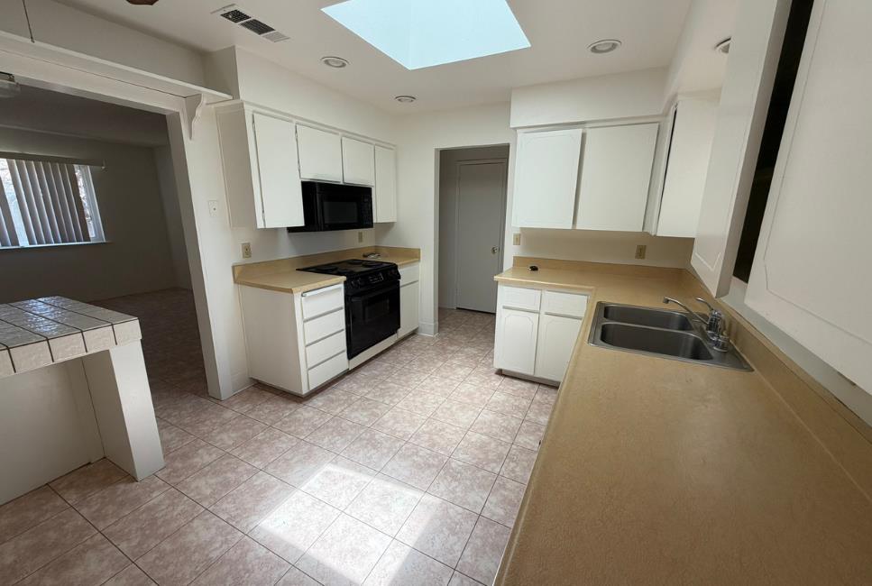 3337 Stanford Ave, Clovis, CA 93611