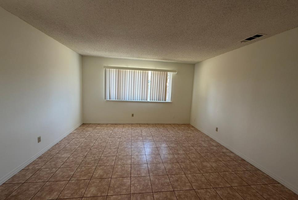 3337 Stanford Ave, Clovis, CA 93611