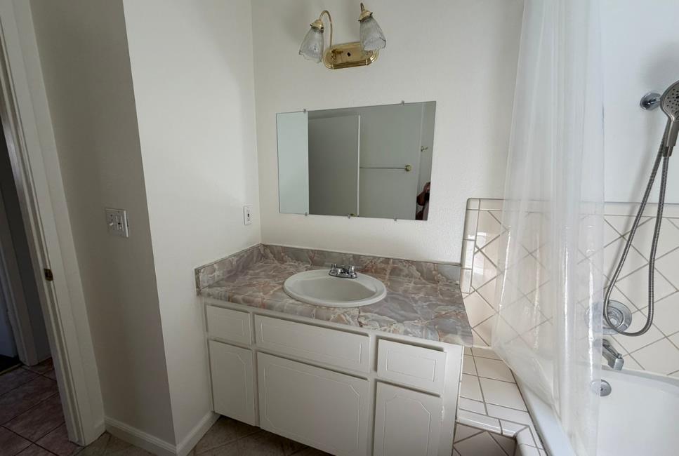 3337 Stanford Ave, Clovis, CA 93611