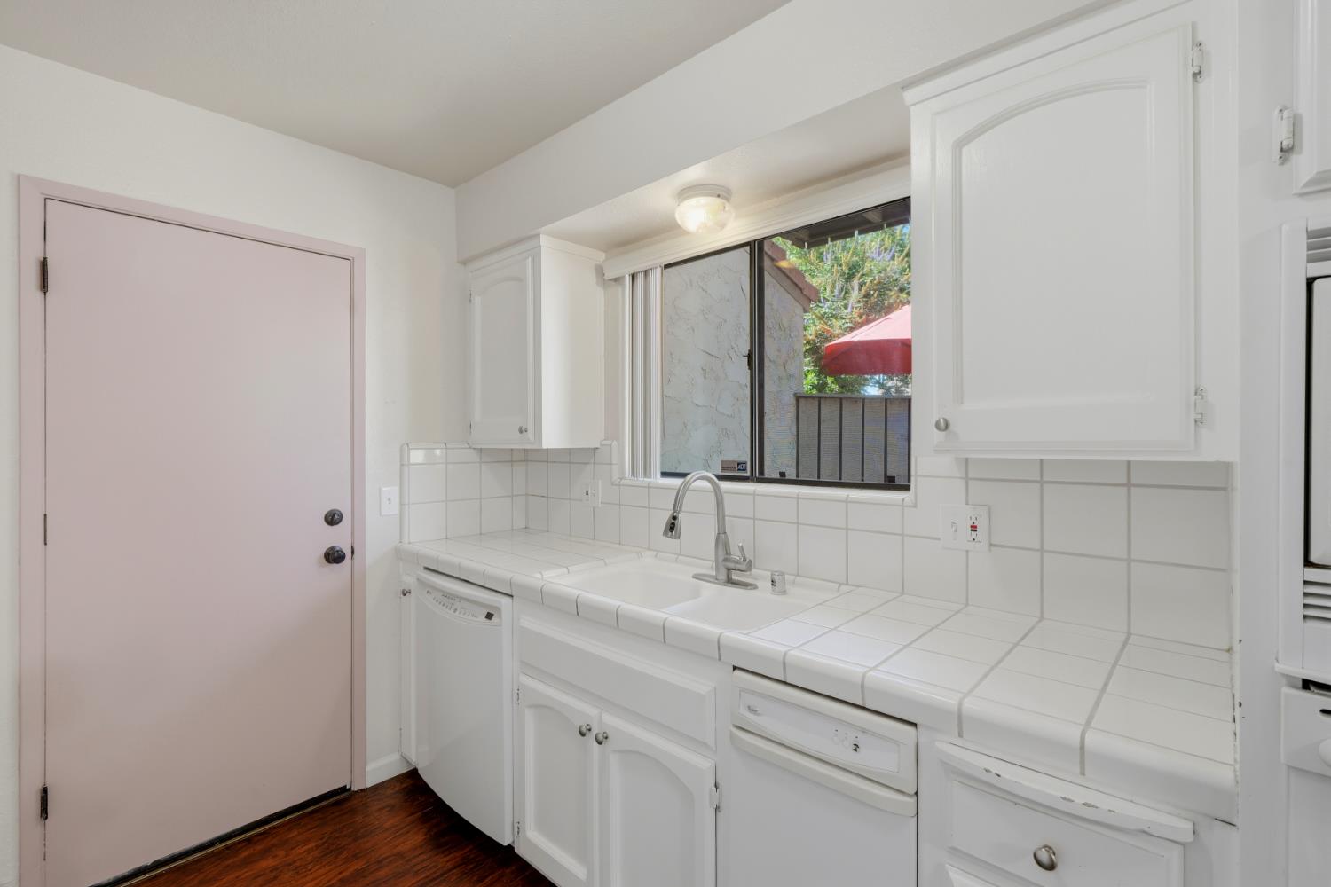 891 Greenfield Ave, Hanford, CA 93230