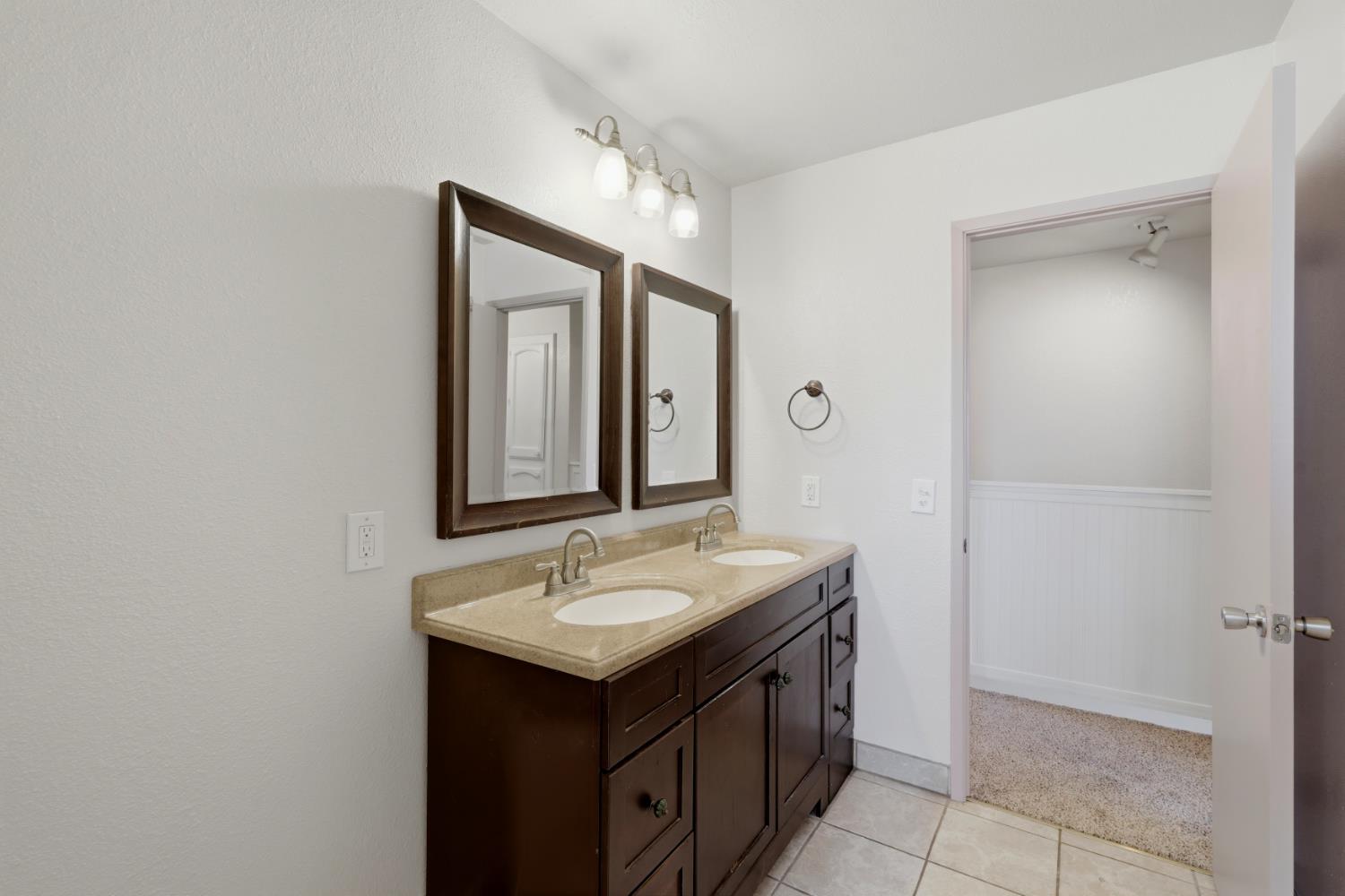 891 Greenfield Ave, Hanford, CA 93230
