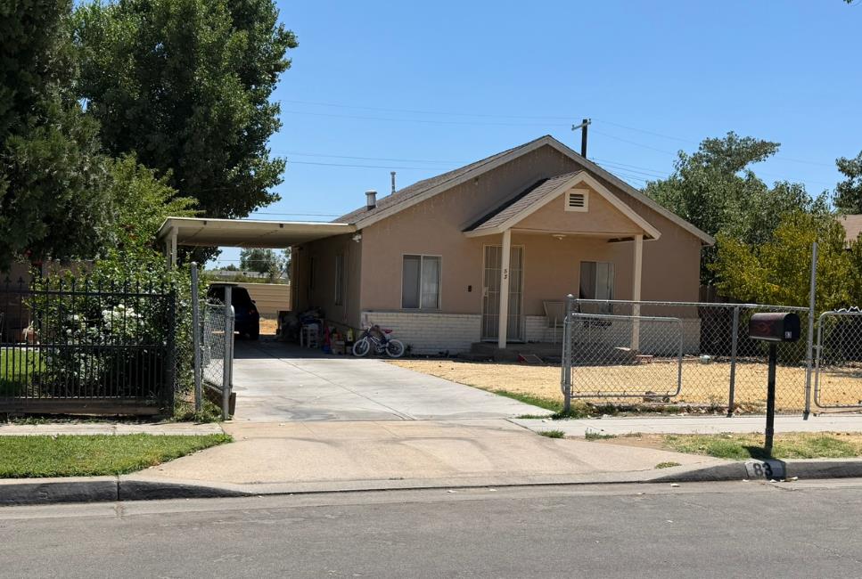 83 W Beechwood, Pinedale, CA 93650