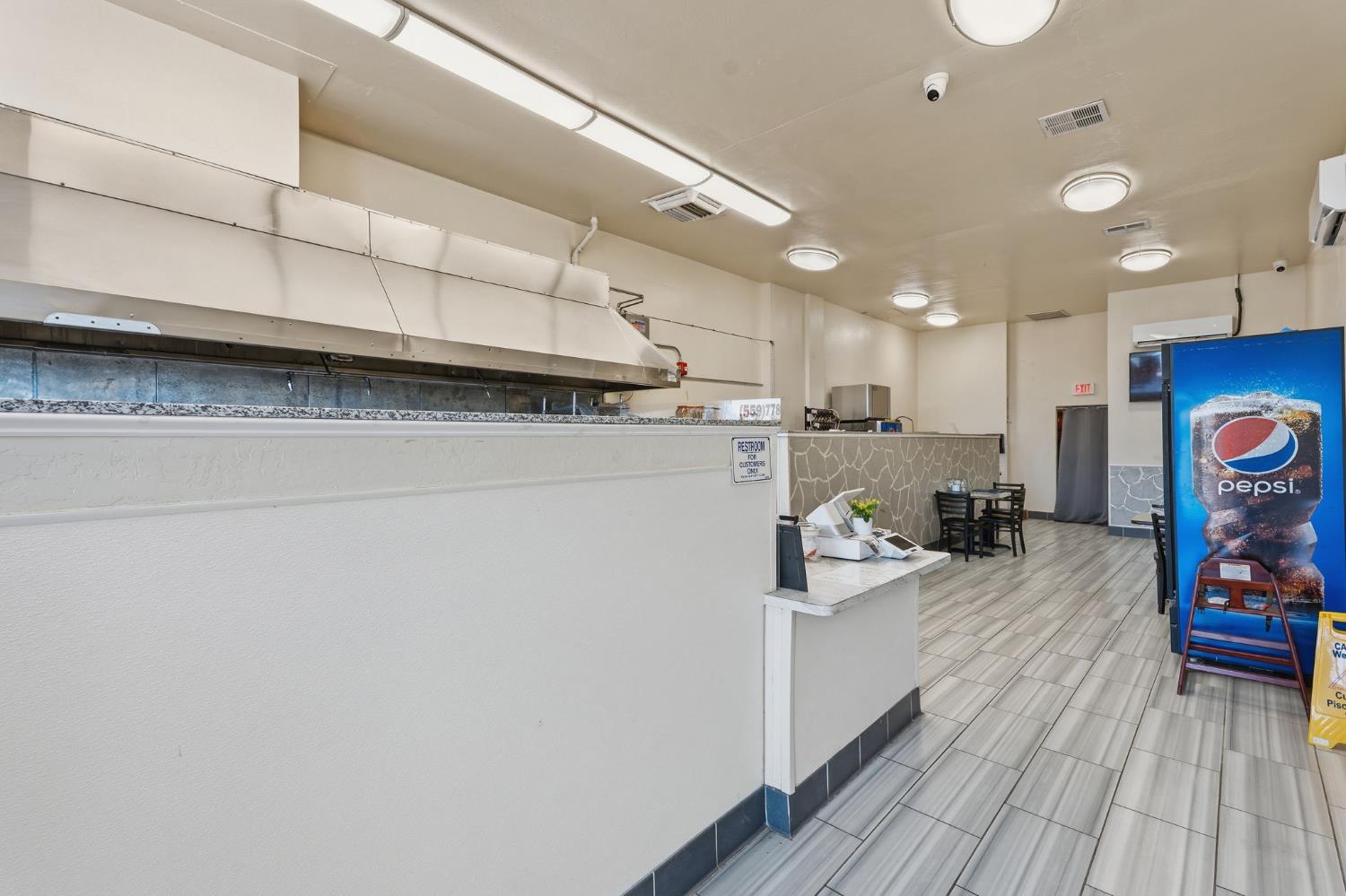 413 W Shields Ave, Fresno, CA 93705