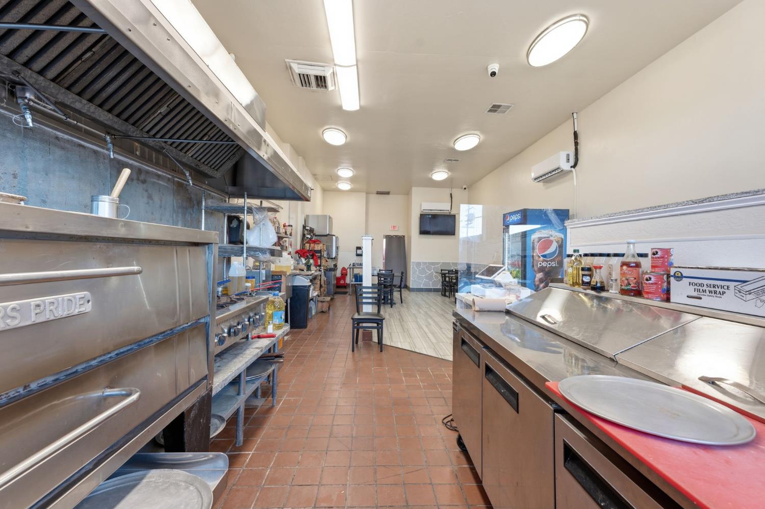 413 W Shields Ave, Fresno, CA 93705
