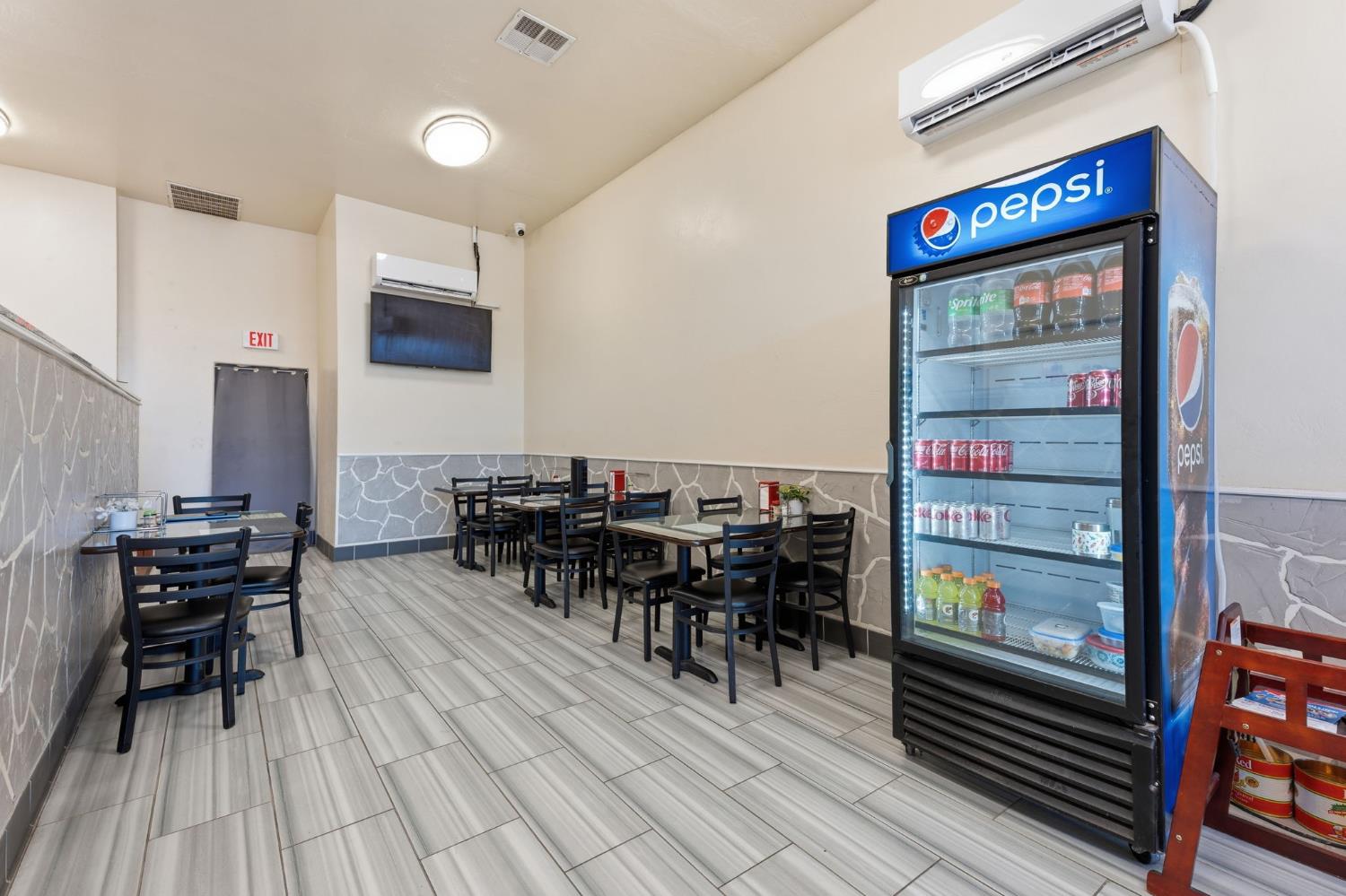 413 W Shields Ave, Fresno, CA 93705