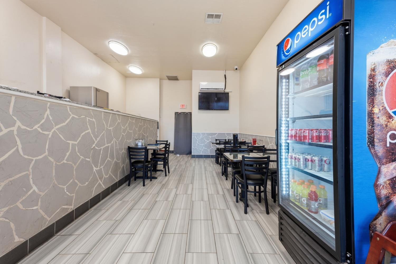 413 W Shields Ave, Fresno, CA 93705