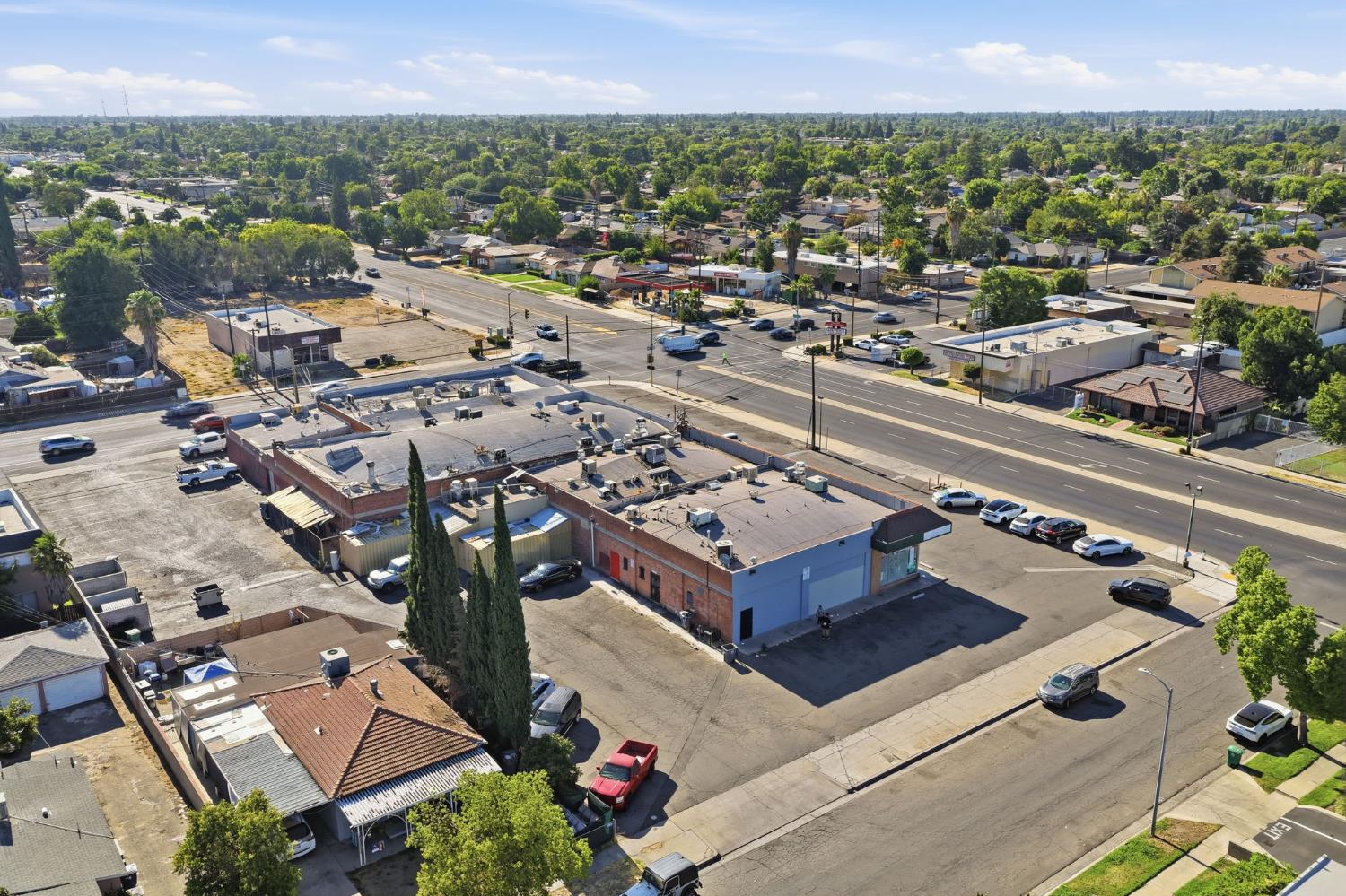 413 W Shields Ave, Fresno, CA 93705