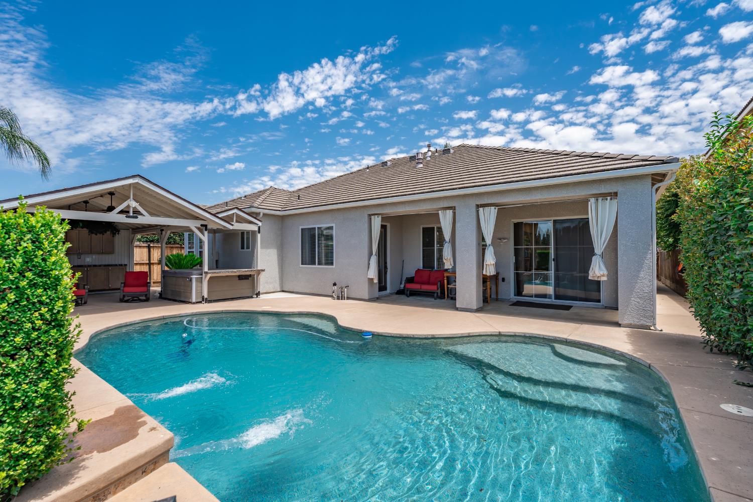 1670 N Filbert Ave, Clovis, CA 93619