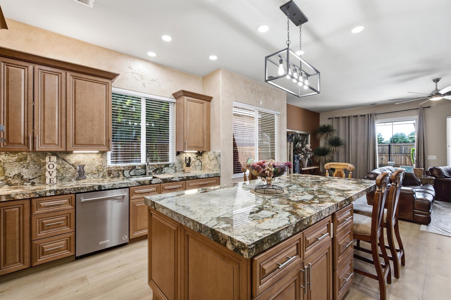 1670 N Filbert Ave, Clovis, CA 93619