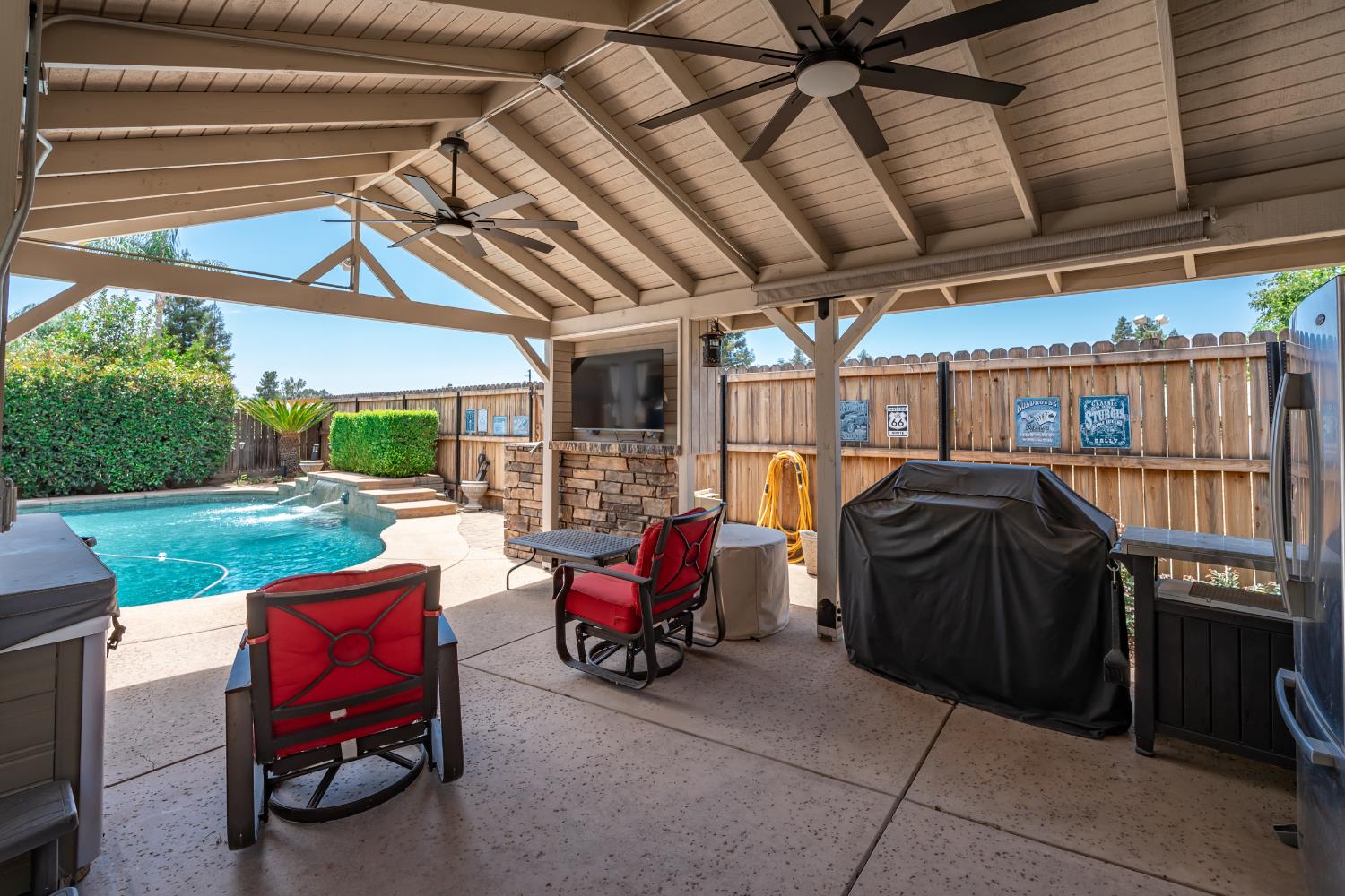 1670 N Filbert Ave, Clovis, CA 93619