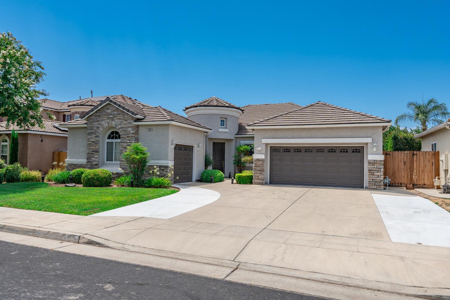 1670 N Filbert Ave, Clovis, CA 93619