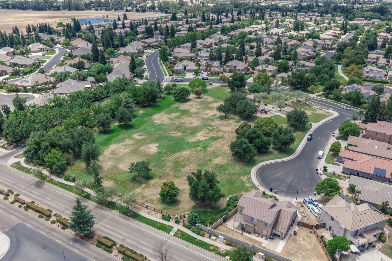 1670 N Filbert Ave, Clovis, CA 93619