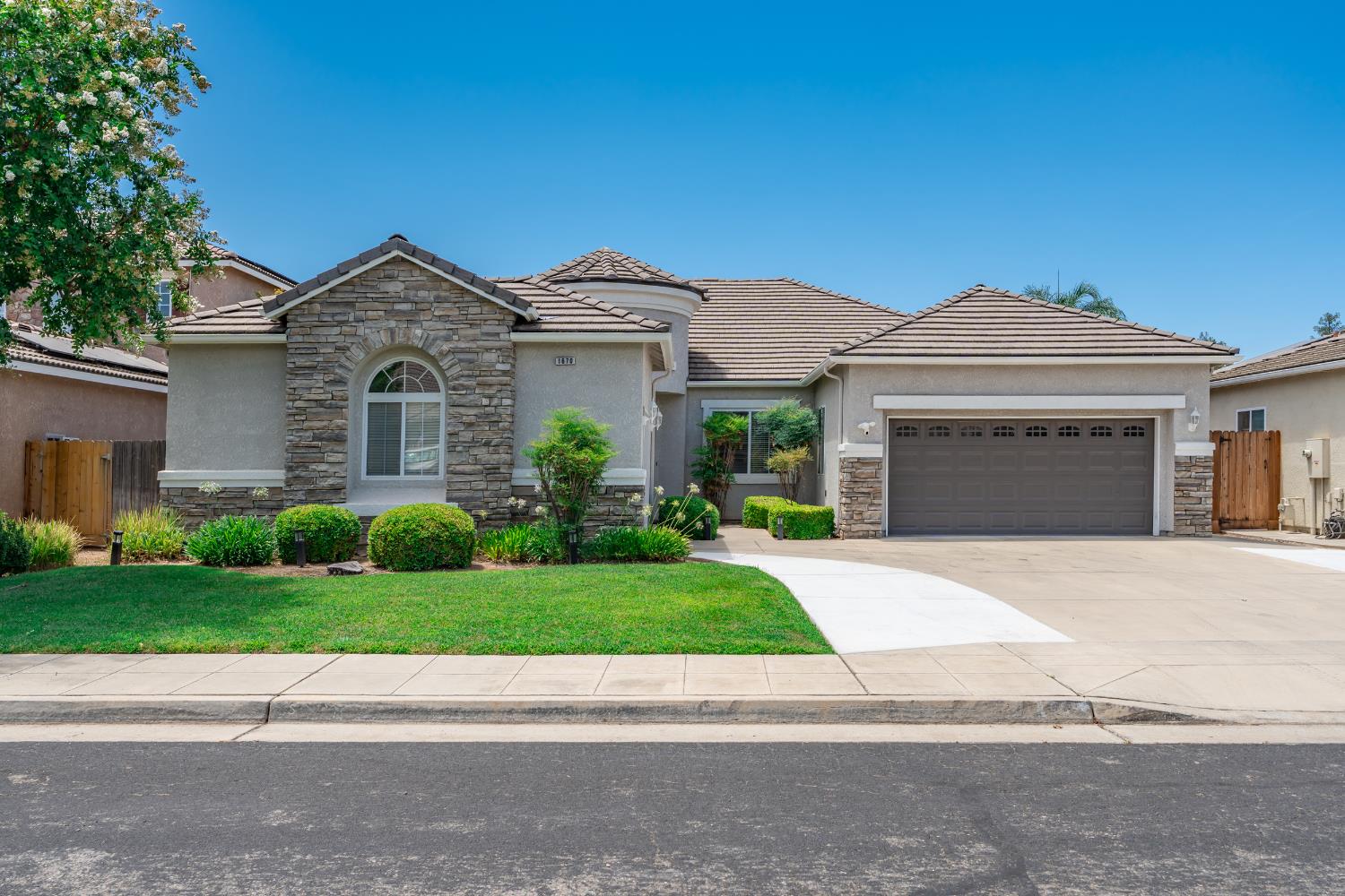 1670 N Filbert Ave, Clovis, CA 93619