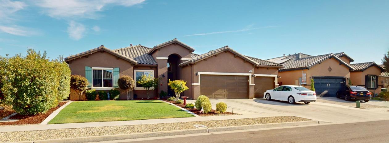 16149 W Ashli Ave, Kerman, CA 93630