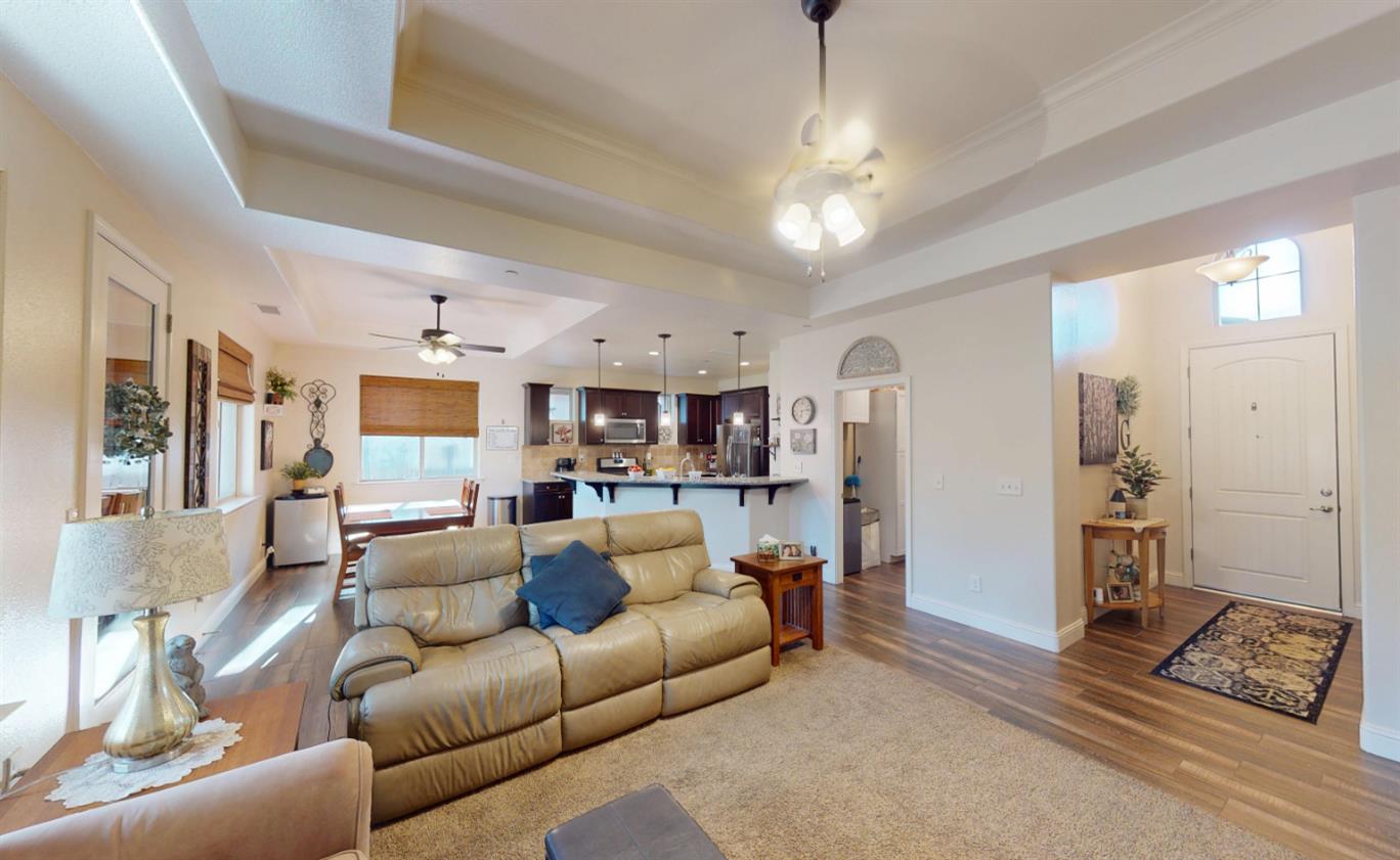16149 W Ashli Ave, Kerman, CA 93630