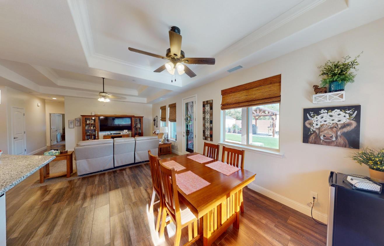16149 W Ashli Ave, Kerman, CA 93630