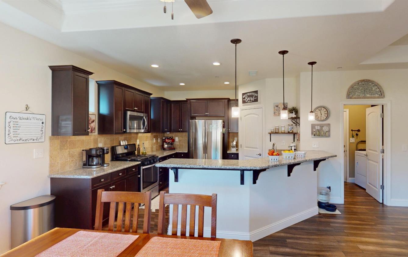 16149 W Ashli Ave, Kerman, CA 93630