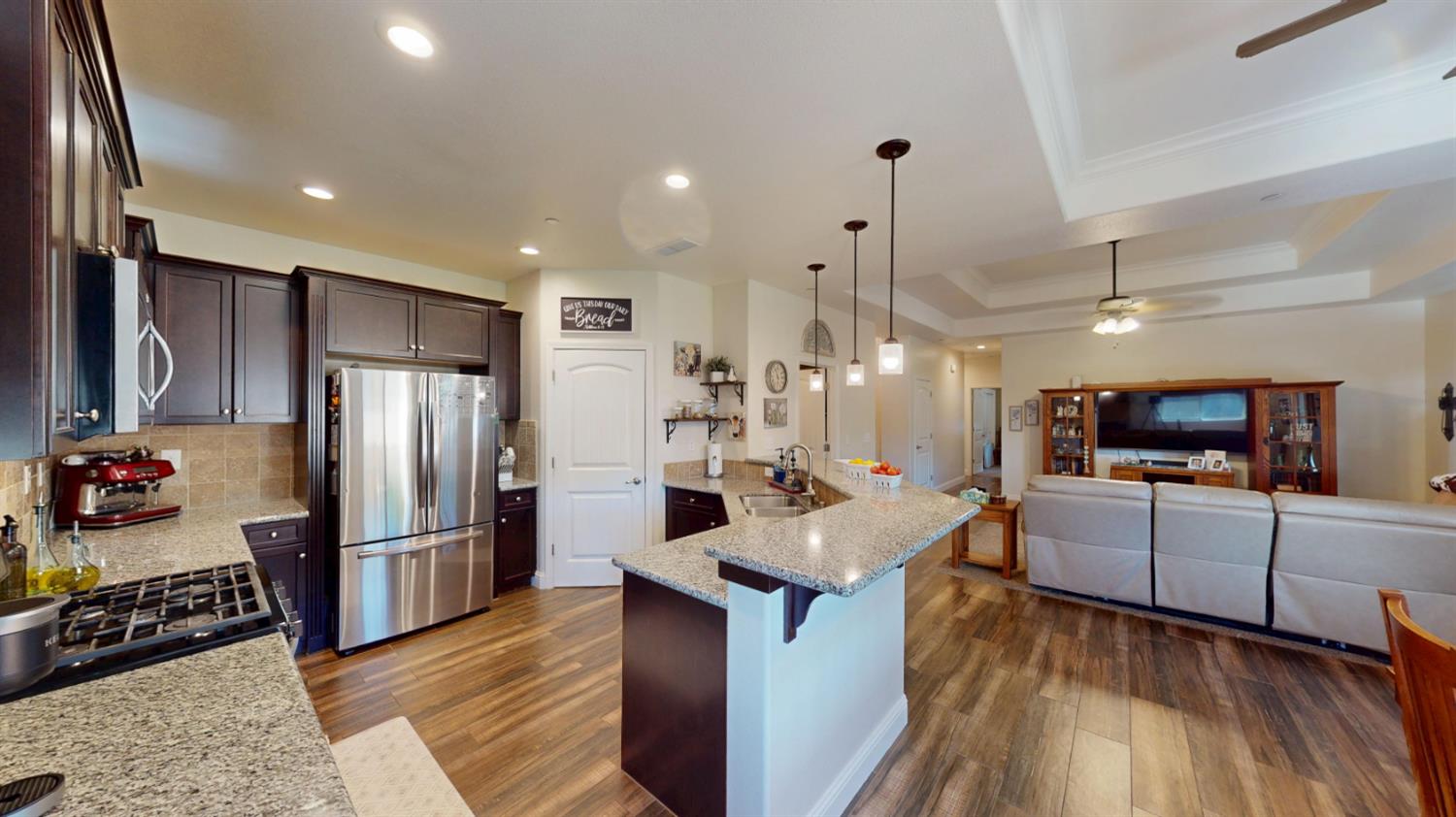 16149 W Ashli Ave, Kerman, CA 93630