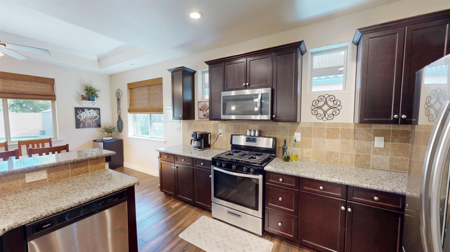 16149 W Ashli Ave, Kerman, CA 93630