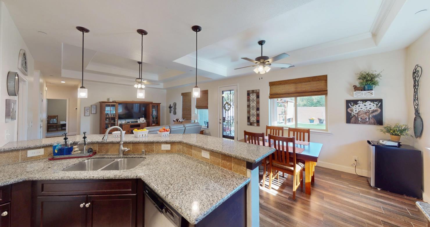16149 W Ashli Ave, Kerman, CA 93630