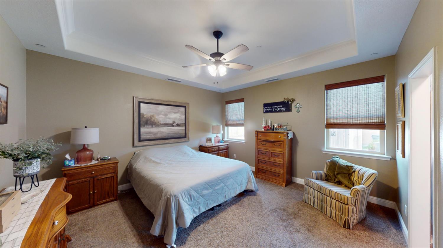16149 W Ashli Ave, Kerman, CA 93630
