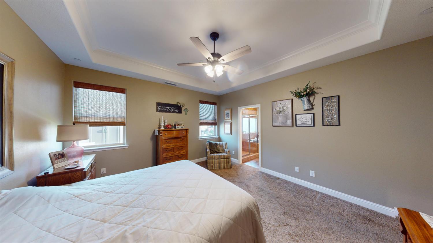 16149 W Ashli Ave, Kerman, CA 93630