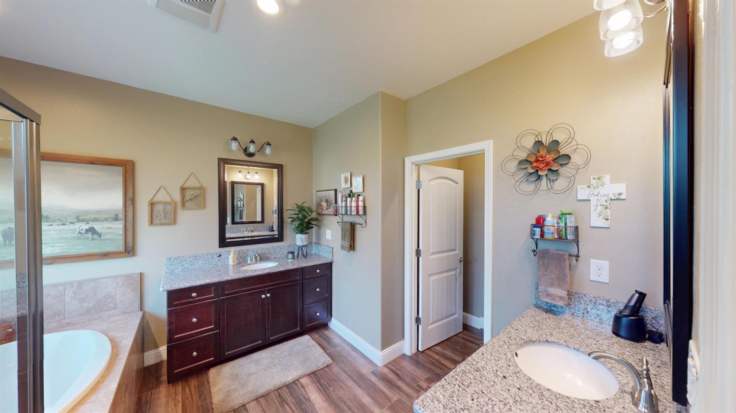16149 W Ashli Ave, Kerman, CA 93630