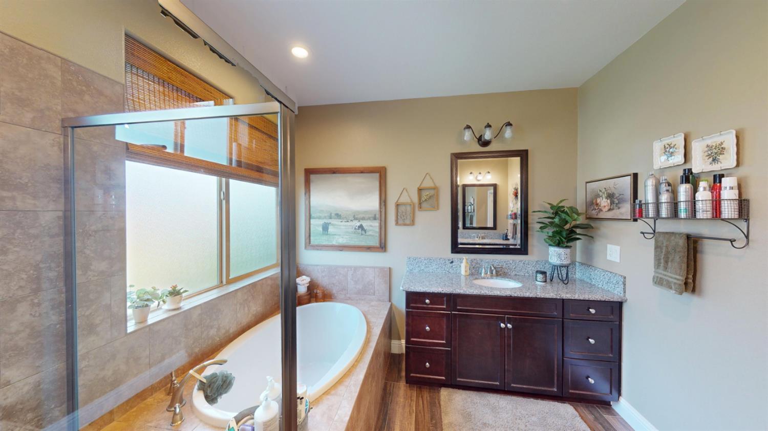 16149 W Ashli Ave, Kerman, CA 93630