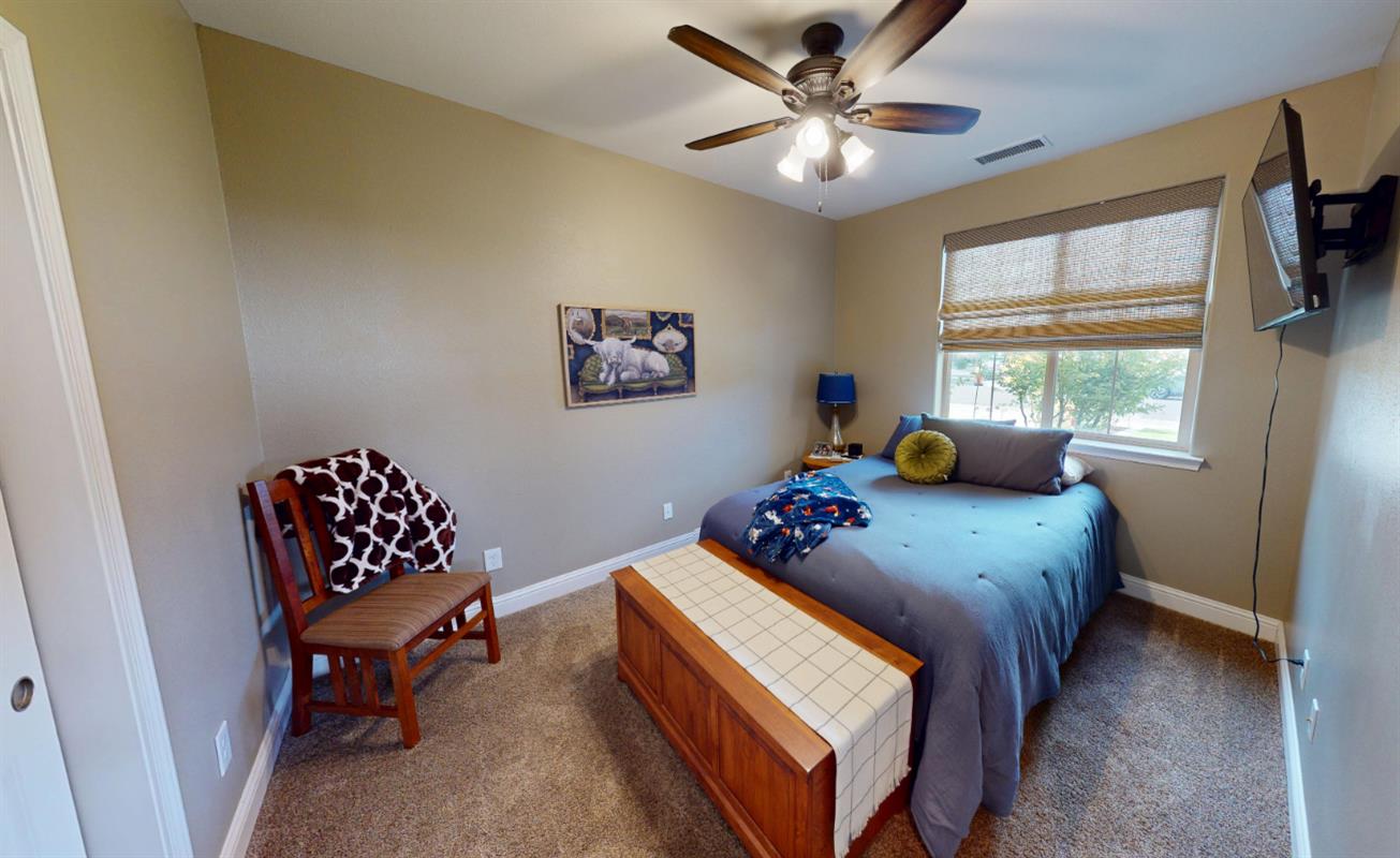 16149 W Ashli Ave, Kerman, CA 93630
