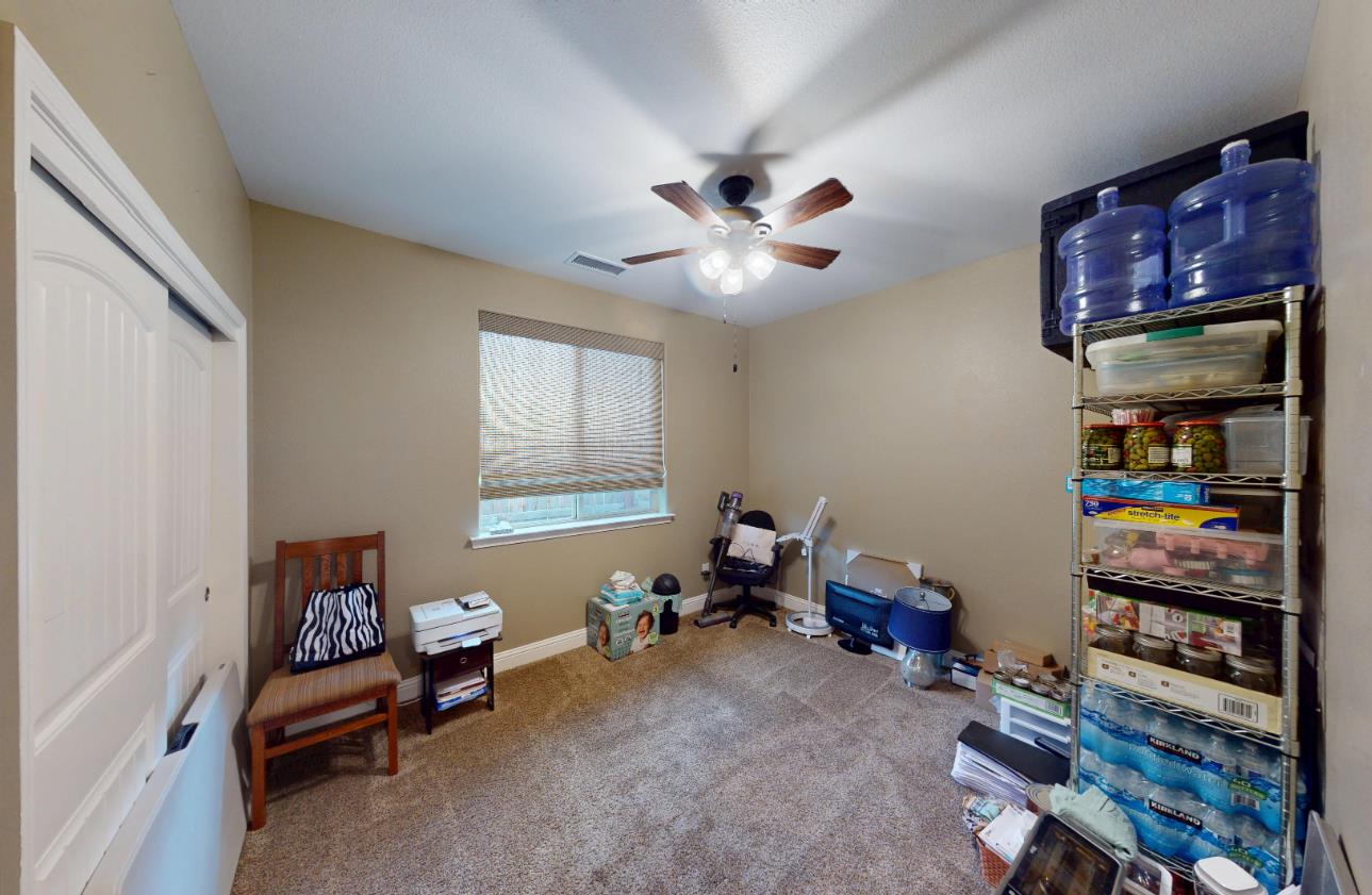 16149 W Ashli Ave, Kerman, CA 93630