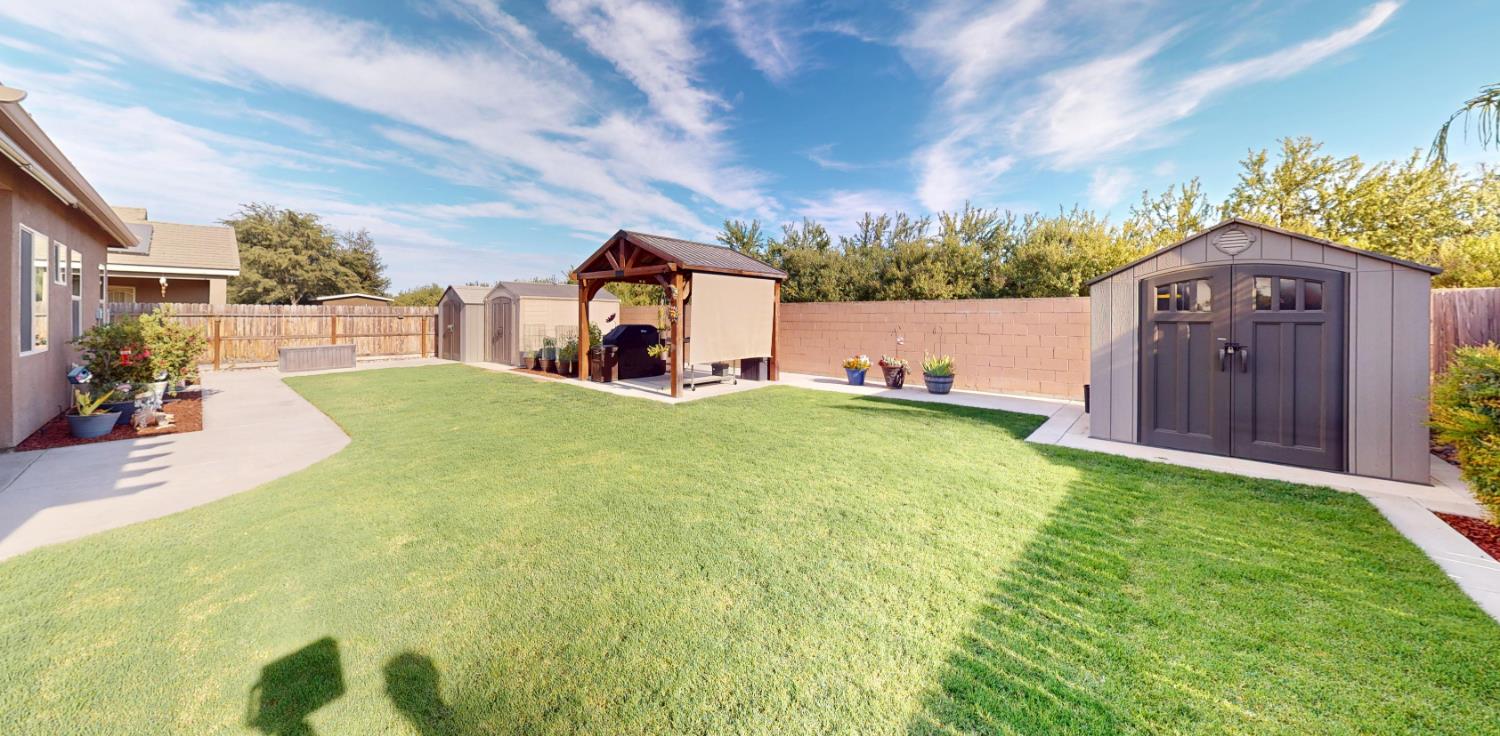 16149 W Ashli Ave, Kerman, CA 93630