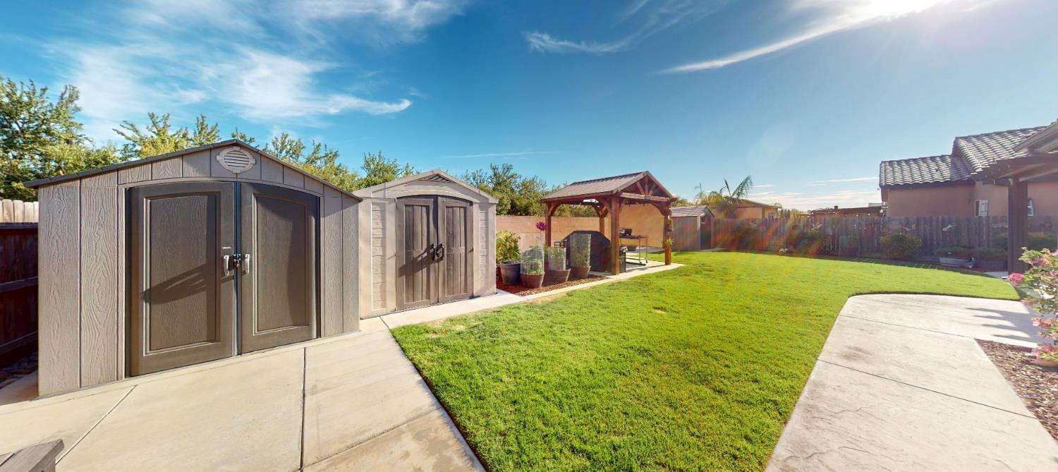 16149 W Ashli Ave, Kerman, CA 93630