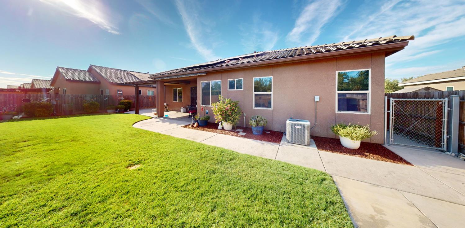 16149 W Ashli Ave, Kerman, CA 93630