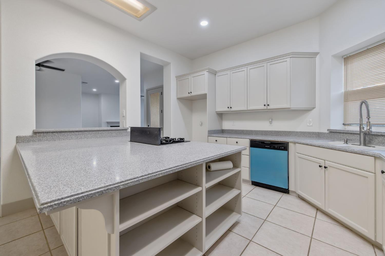 938 Ruby Way, Livingston, CA 95334