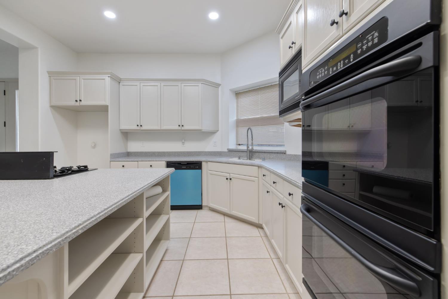 938 Ruby Way, Livingston, CA 95334