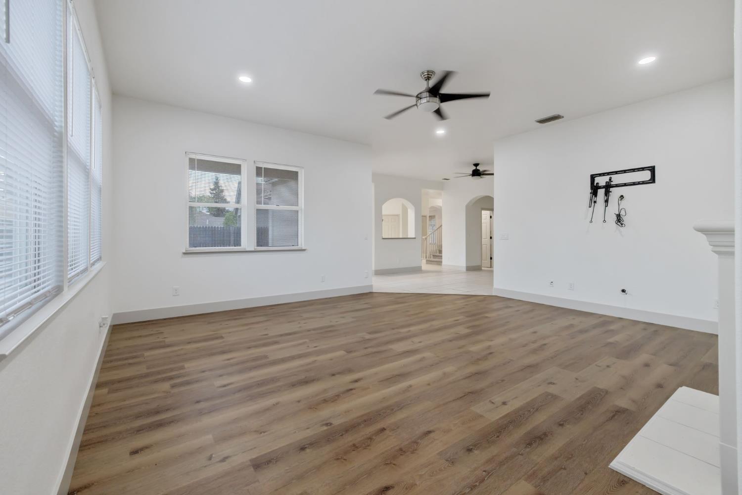 938 Ruby Way, Livingston, CA 95334