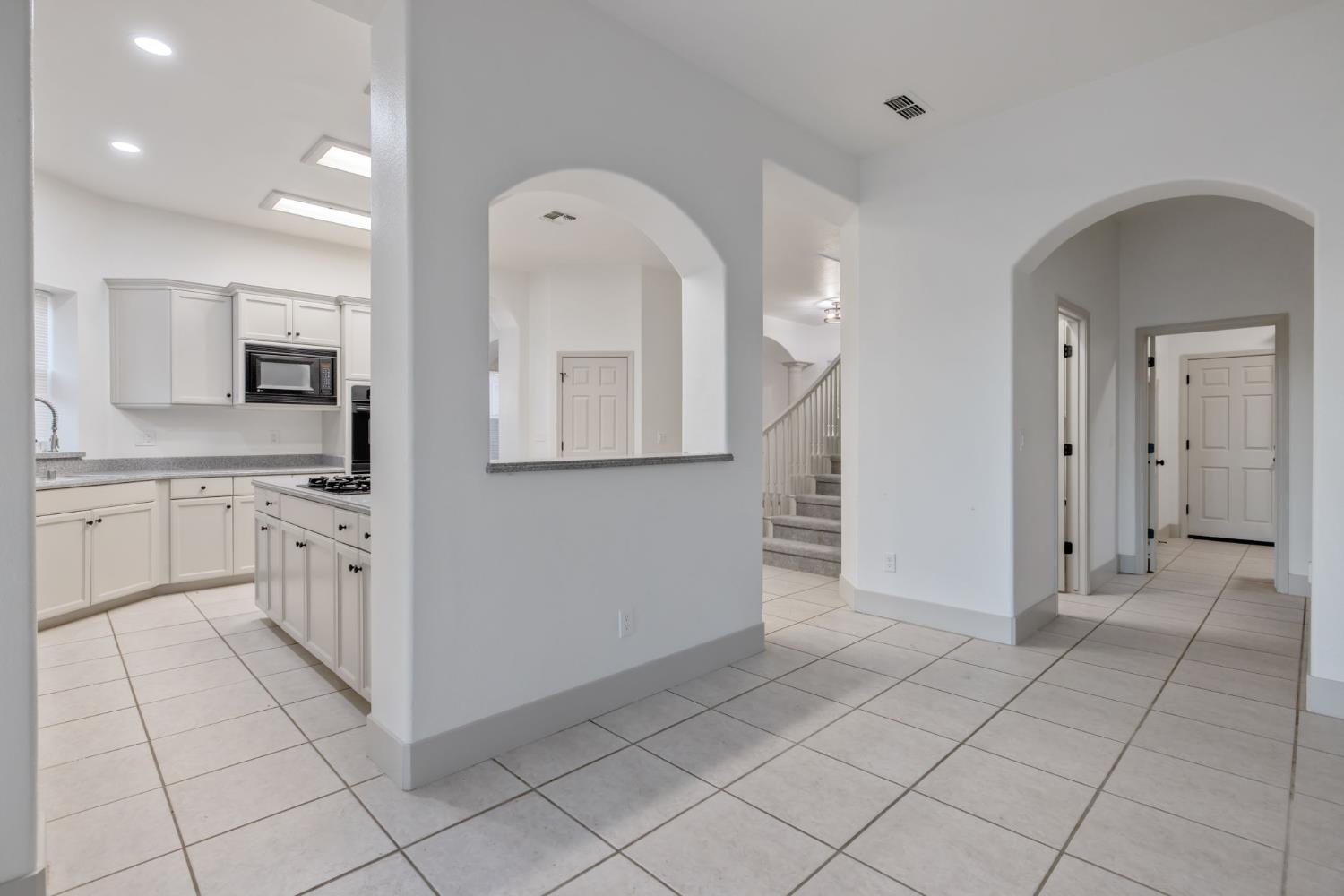 938 Ruby Way, Livingston, CA 95334