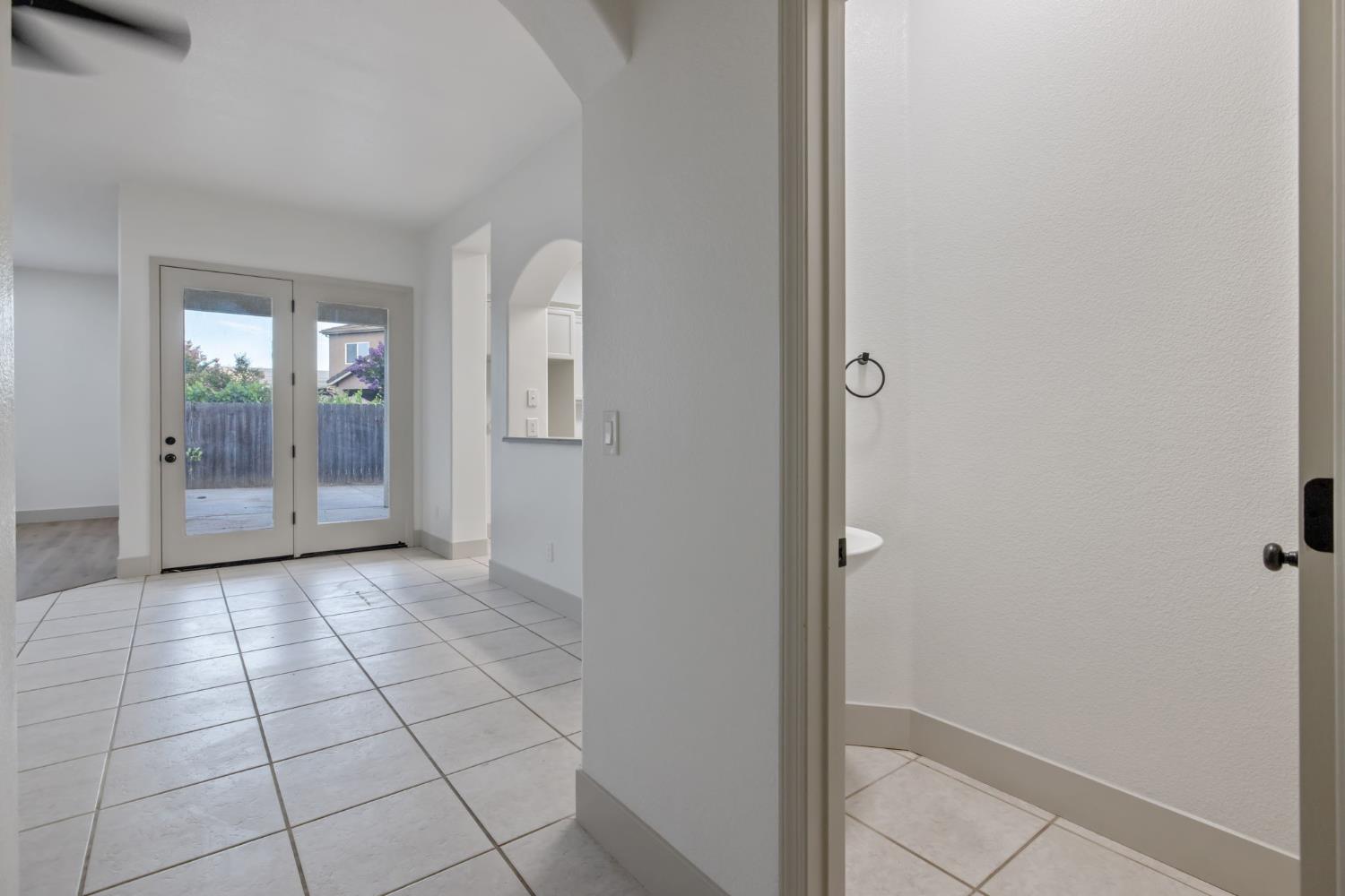 938 Ruby Way, Livingston, CA 95334