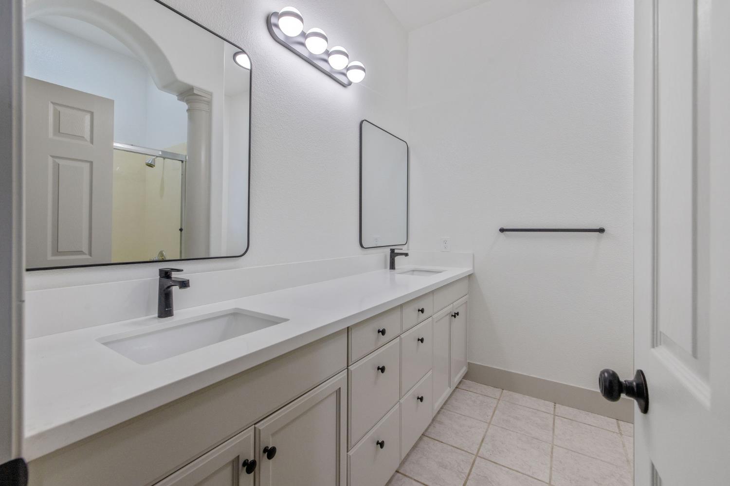 938 Ruby Way, Livingston, CA 95334