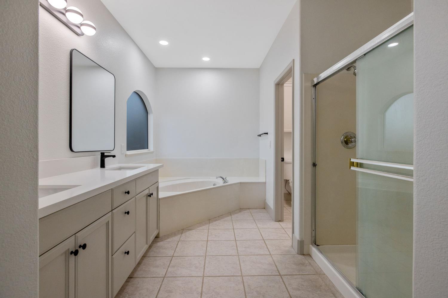 938 Ruby Way, Livingston, CA 95334