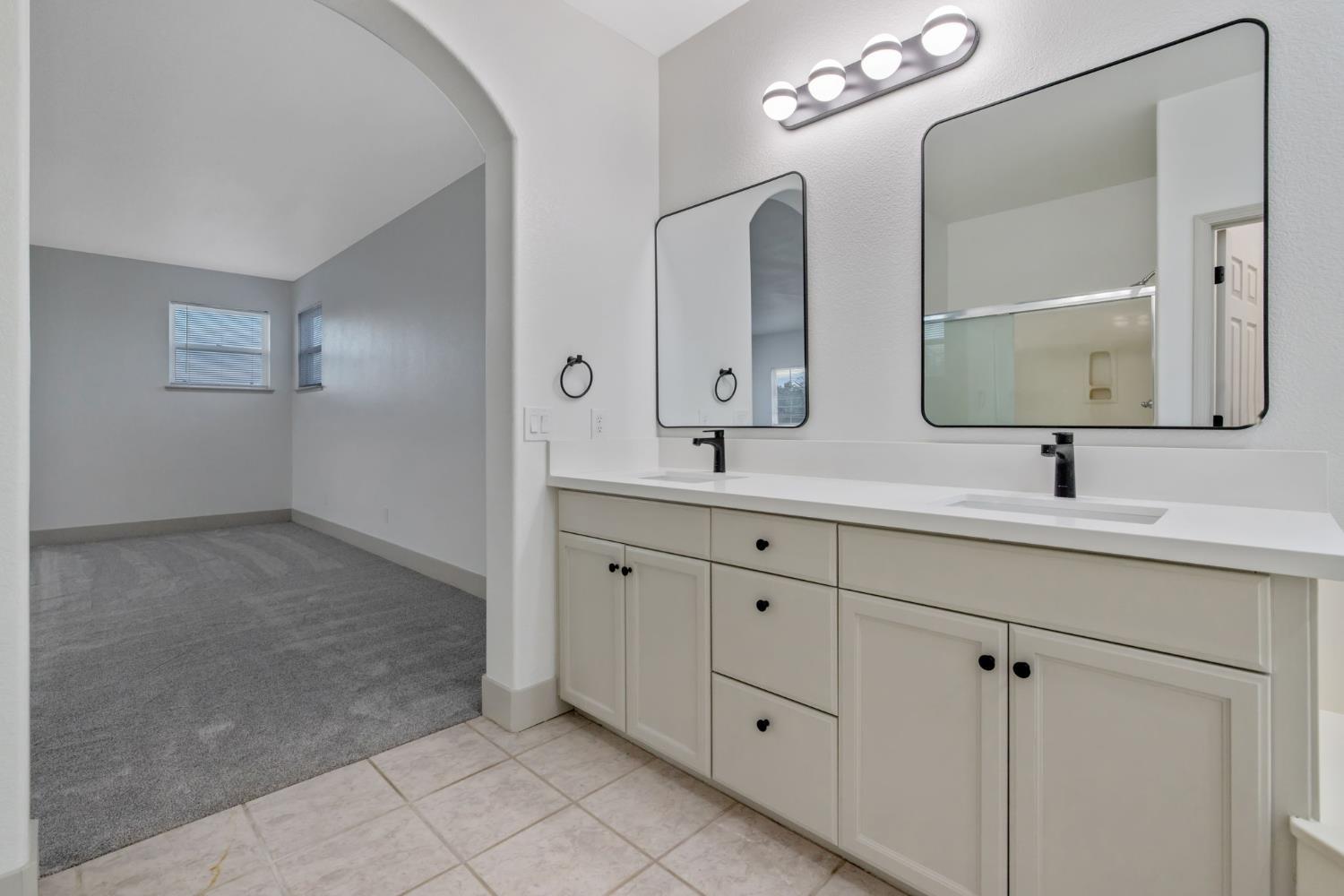 938 Ruby Way, Livingston, CA 95334