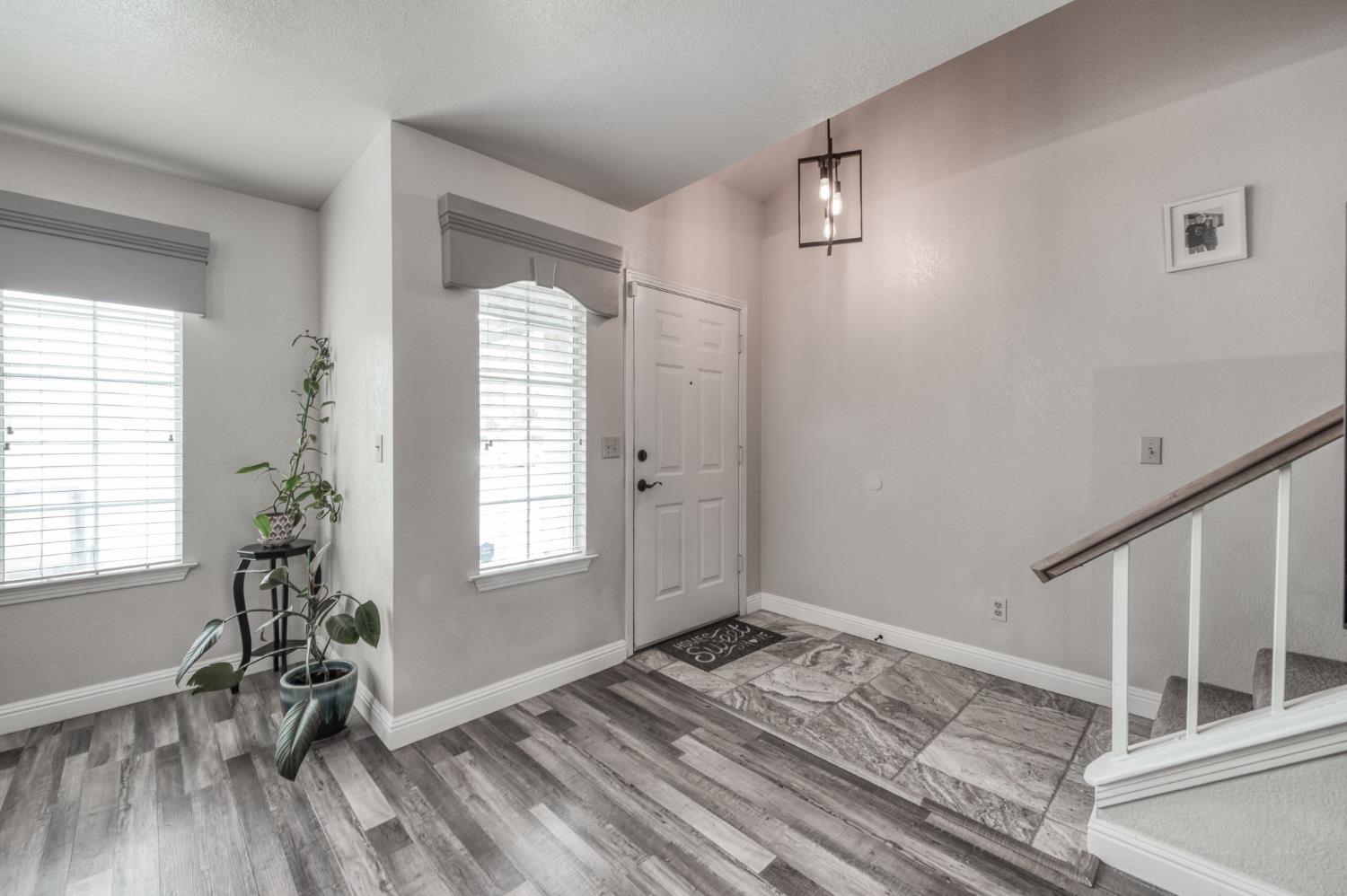 162 N Amber Ave, Clovis, CA 93611