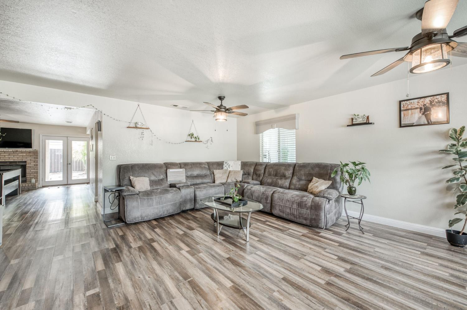 162 N Amber Ave, Clovis, CA 93611