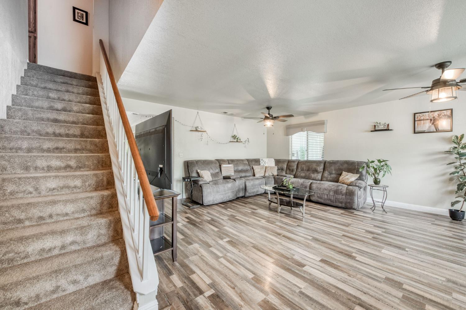 162 N Amber Ave, Clovis, CA 93611